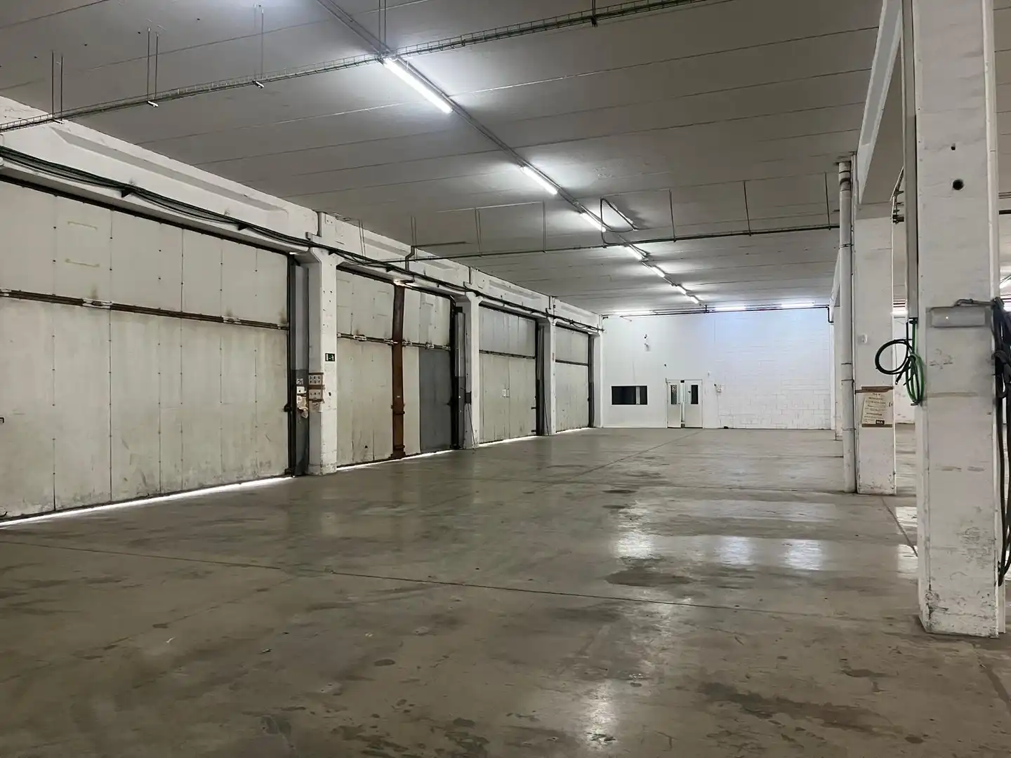 Nave industrial de alquiler en Cornellà de Llobregat con Calefacción y Alarma
