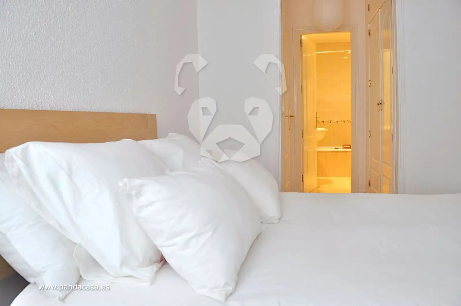 Schlafzimmer von Wohnung zur Miete in Madrid mit Klimaanlage, Heizung und Schwimmbad