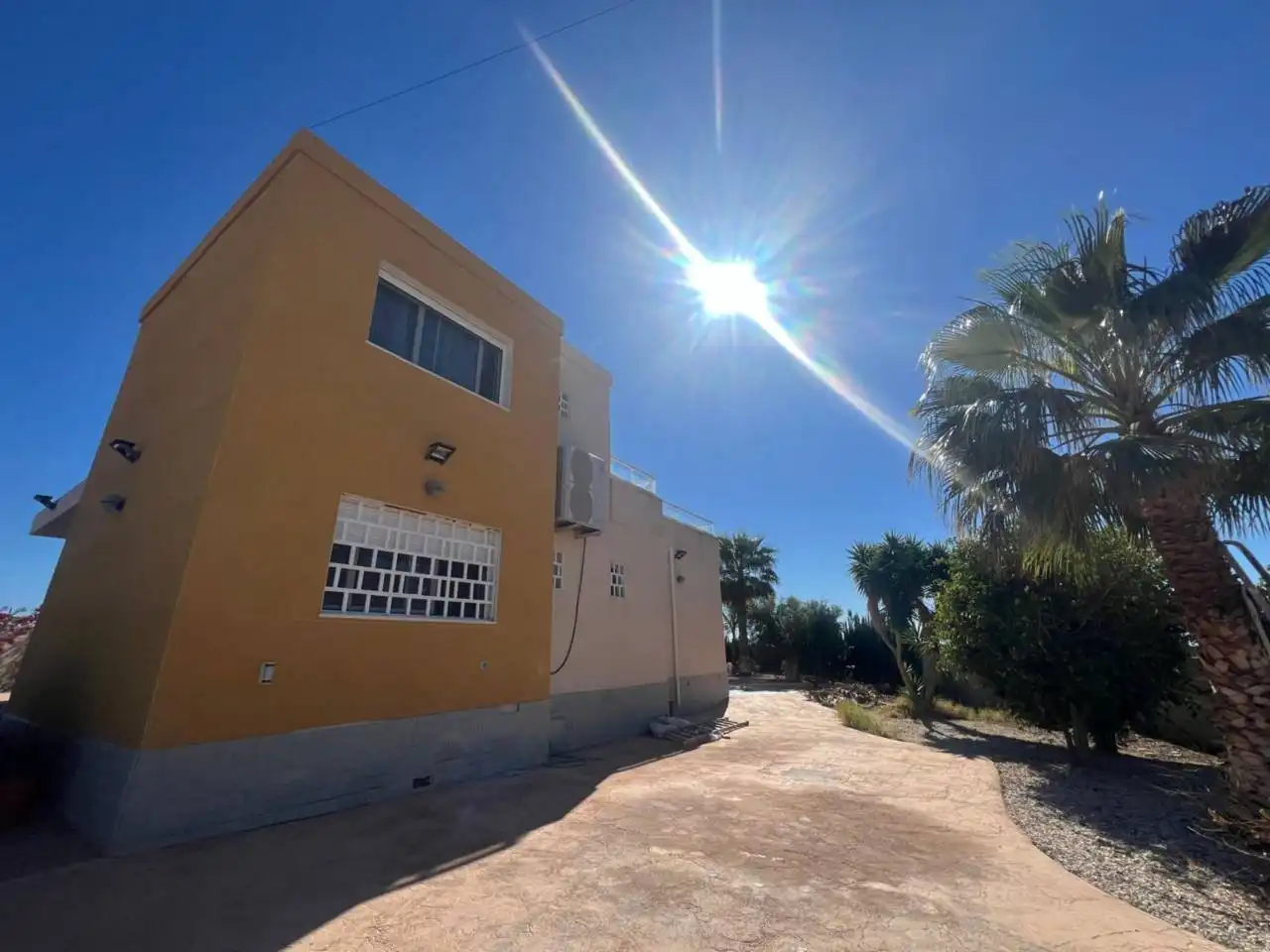 Vista exterior de Casa o xalet en venda en Alicante / Alacant amb Aire condicionat, Calefacció i Jardí privat