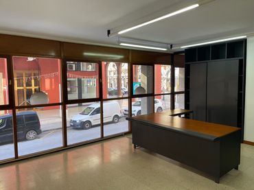 Locale commerciale in affitto a Carrer Bisbe Vilanova 1 bis