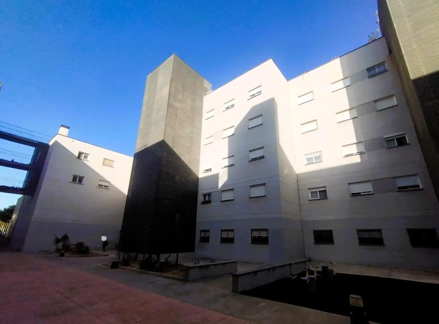 Vista exterior de Pis en venda en Puerto Real amb Calefacció i Traster