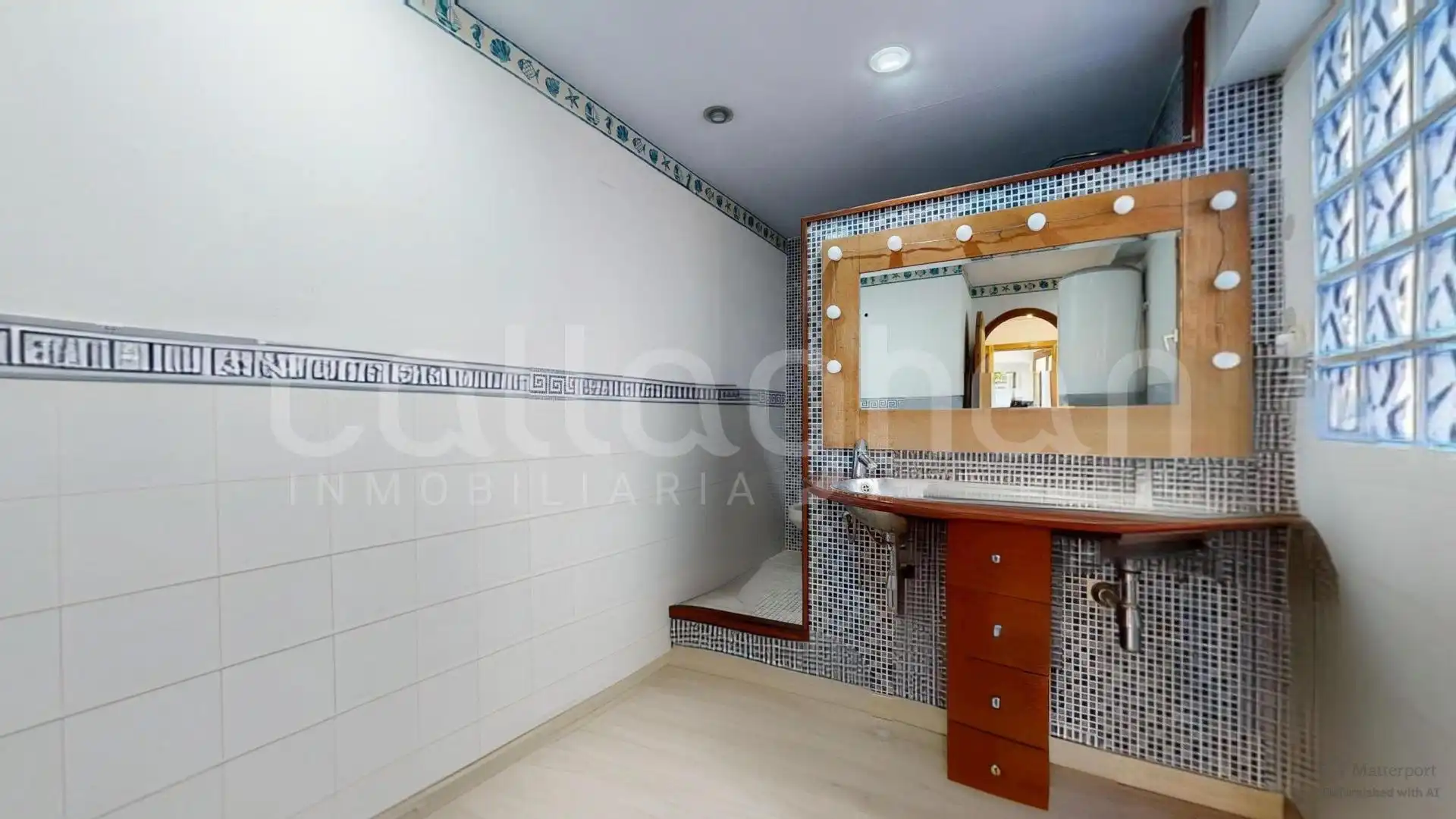 Badezimmer von Wohnung zum Verkauf in Rocafort mit Balkon
