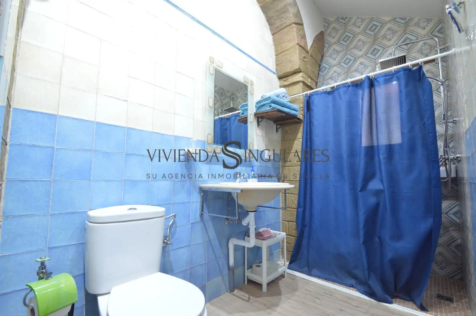 Bathroom of Houses for sale in Arroyomolinos de León  with Air Conditioner, Terrace and Furnished