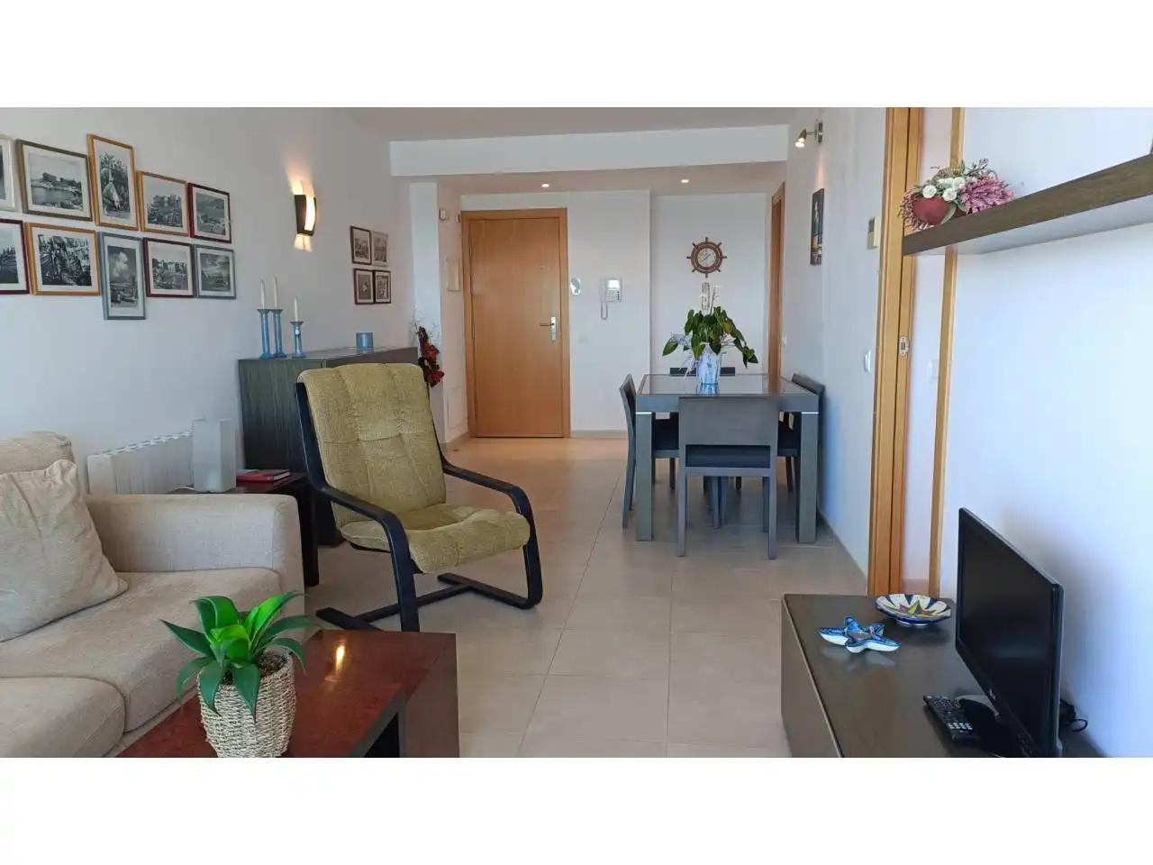 Sala de estar de Piso en venta en L'Escala con Aire acondicionado, Calefacción y Terraza