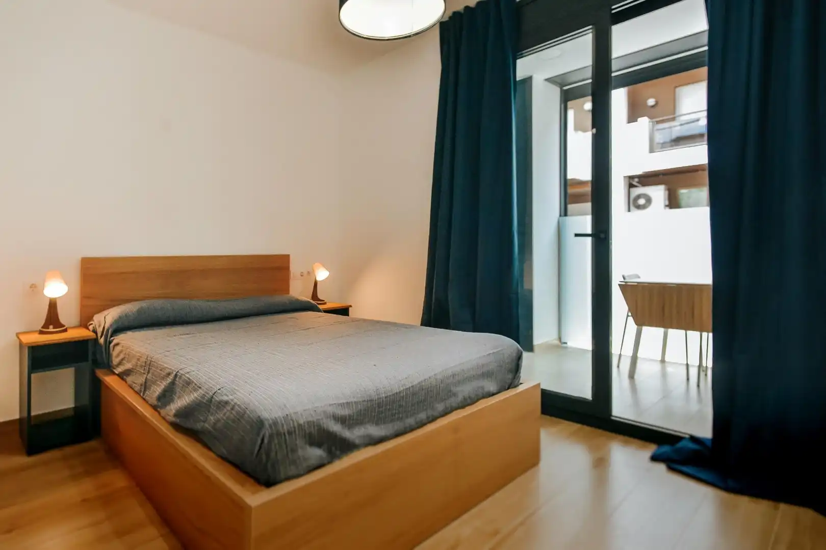 Schlafzimmer von Erdgeschoss zur Miete in Palamós mit Klimaanlage, Heizung und Terrasse