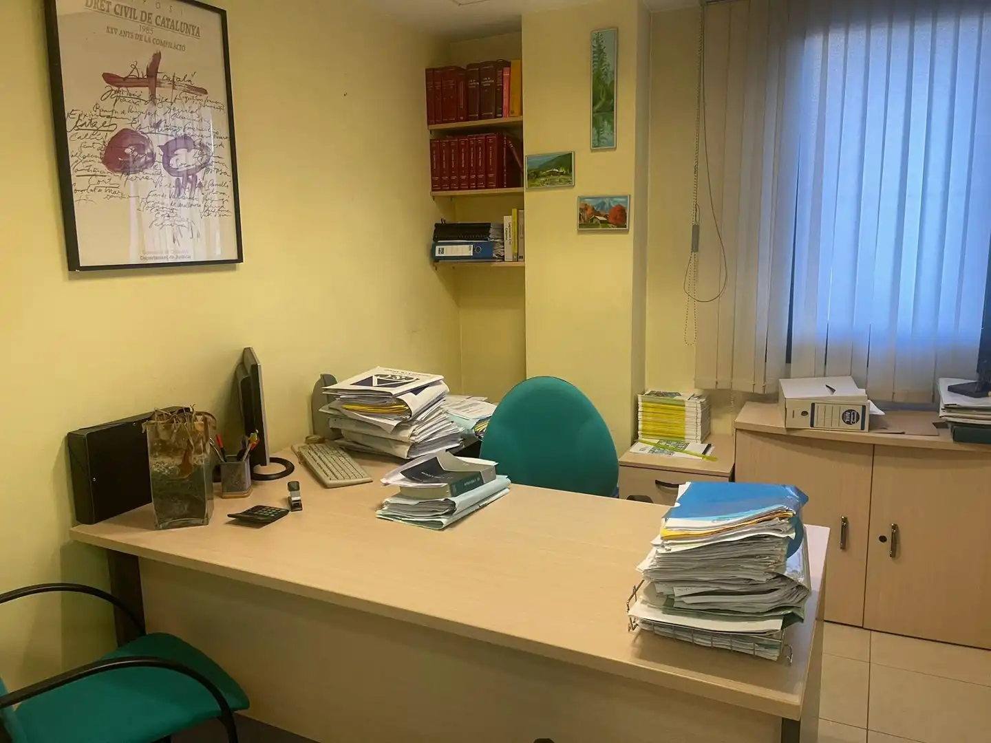 Büro zur Miete in Igualada mit Klimaanlage, Abstellraum und Möbliert