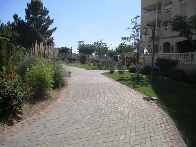Vista exterior de Apartamento de alquiler en El Campello con Aire acondicionado, Calefacción y Parquet