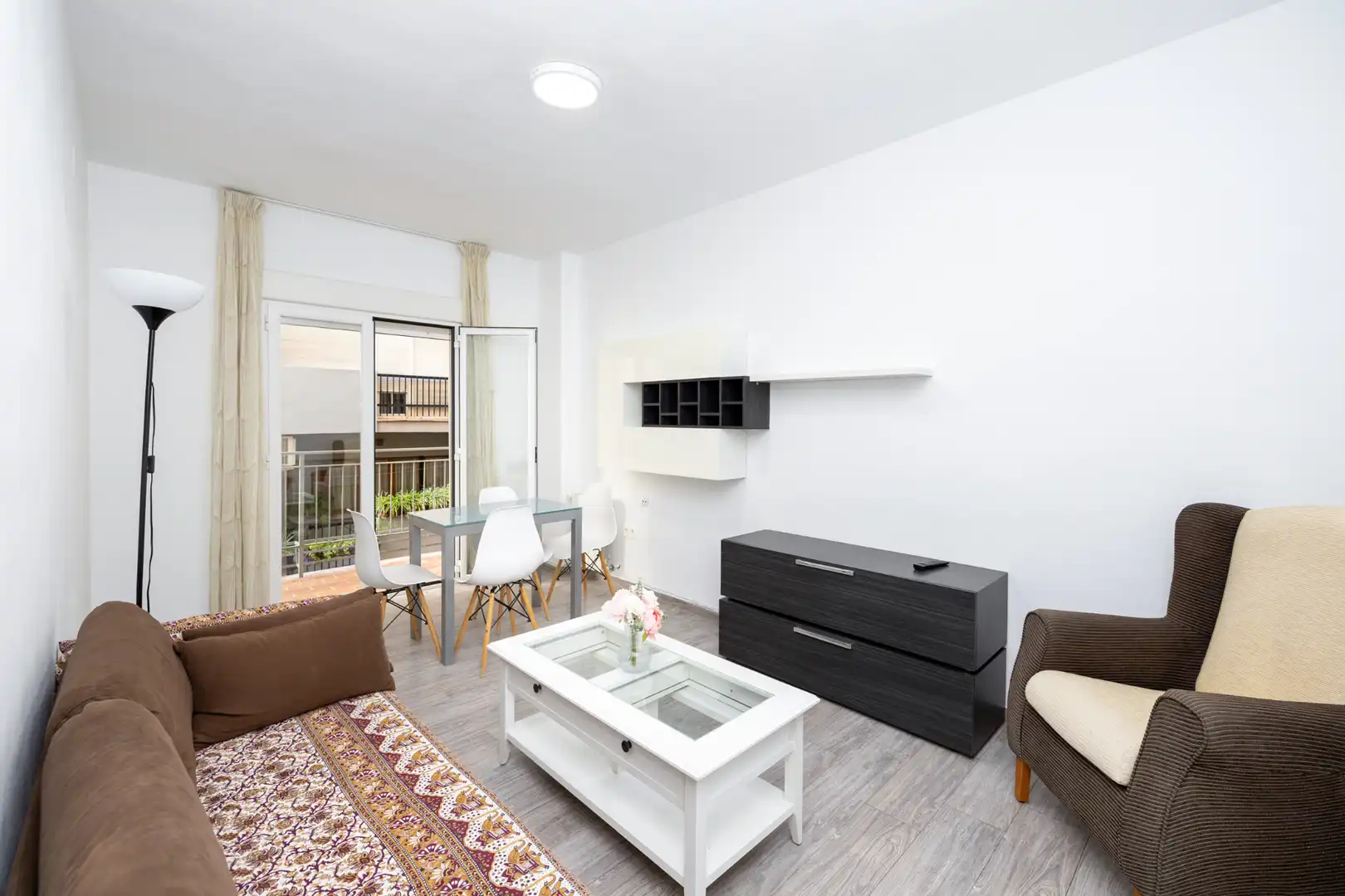 Living room of Flat for rent in Granada  with Heating, Furnished and Washing machine