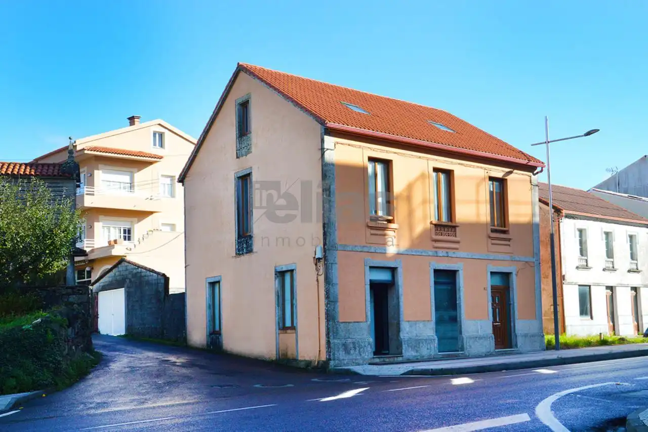 Casa con terrazza in vendita a Zas