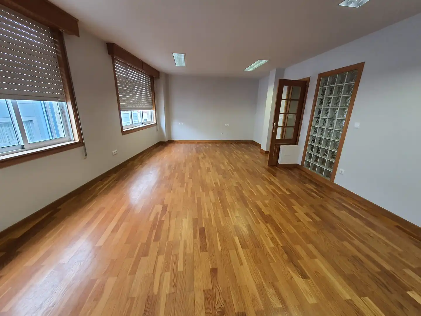 Office space with lift to rent in Carballo, imagen 4