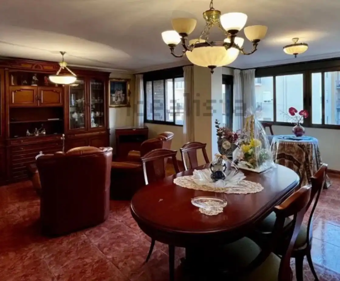 Comedor de Piso en venta en Castellón de la Plana / Castelló de la Plana con Terraza y Amueblado