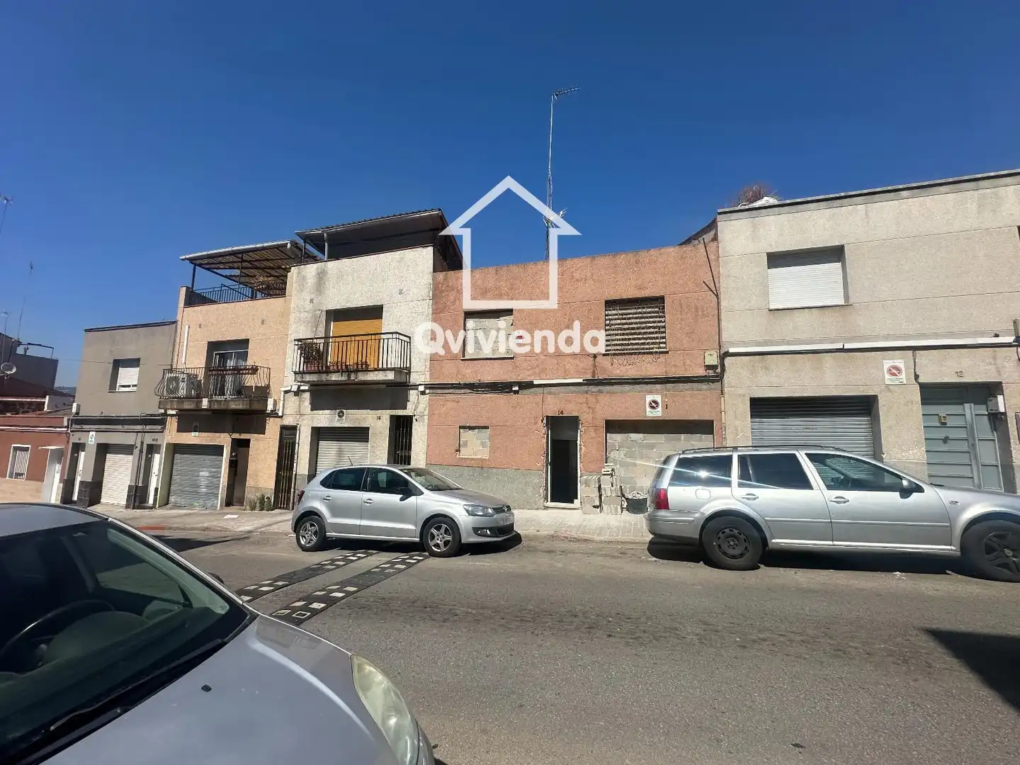 Vista exterior de Casa adosada en venda en Sabadell
