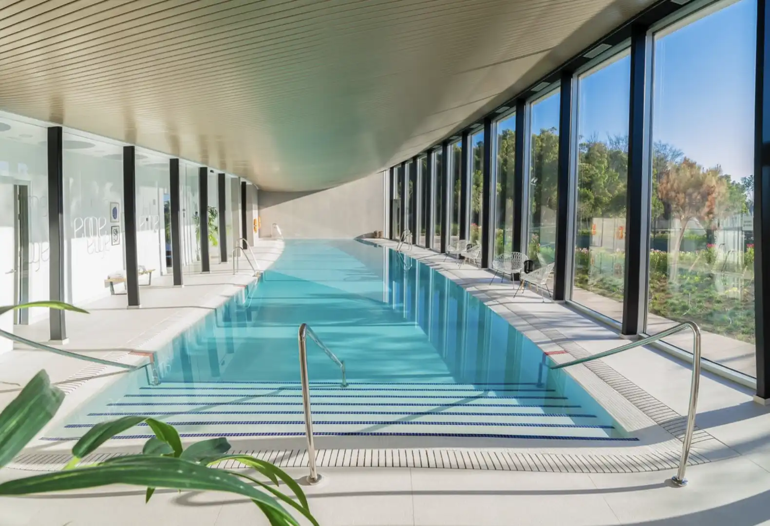 Piscina de Apartament en venda en Estepona amb Aire condicionat, Jardí privat i Terrassa
