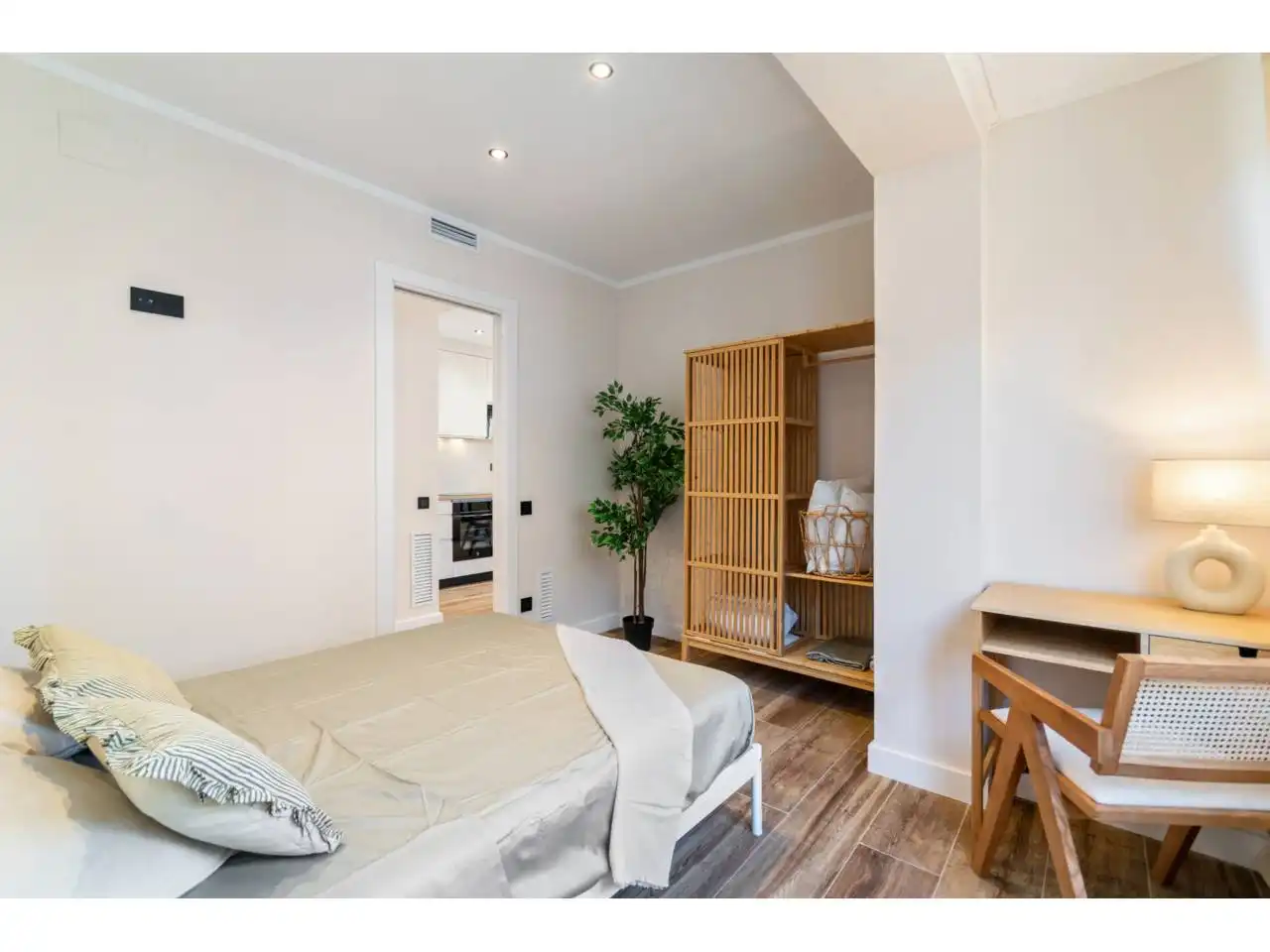 Bedroom of Flat for sale in Barcelona  with Air Conditioner, Heating and Furnished