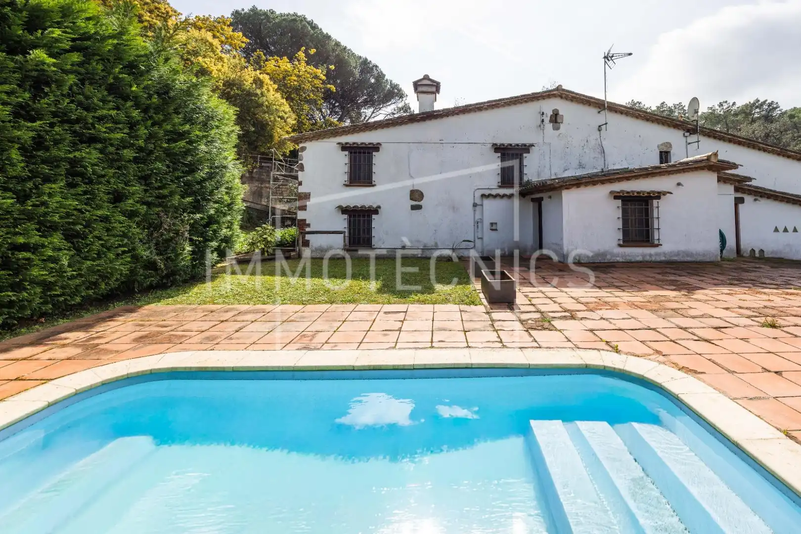 Vista exterior de Finca rústica en venda en Sant Iscle de Vallalta amb Calefacció, Jardí privat i Piscina