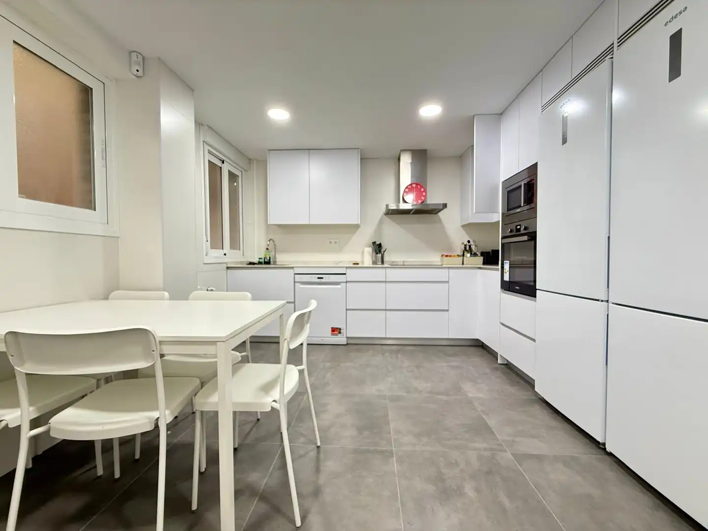 Kitchen of Flat for share in Madrid  with Heating, Furnished and Oven