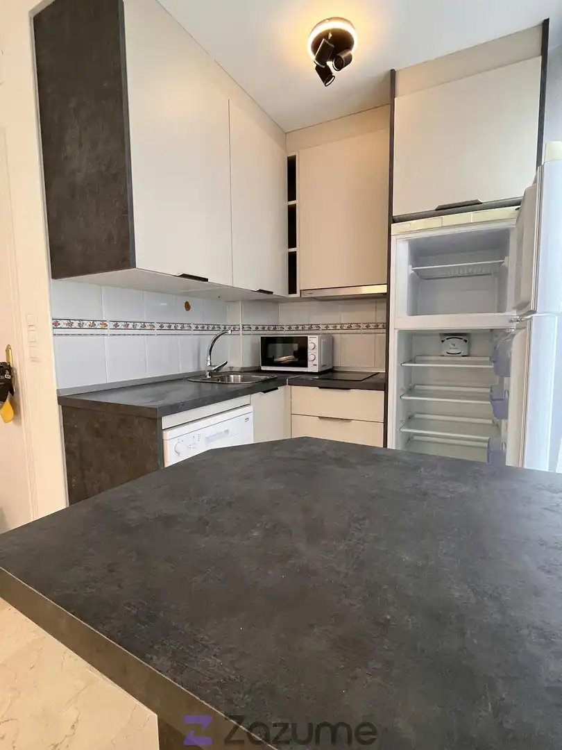 Kitchen of Flat for rent in Granada  with Air Conditioner, Heating and Washing machine