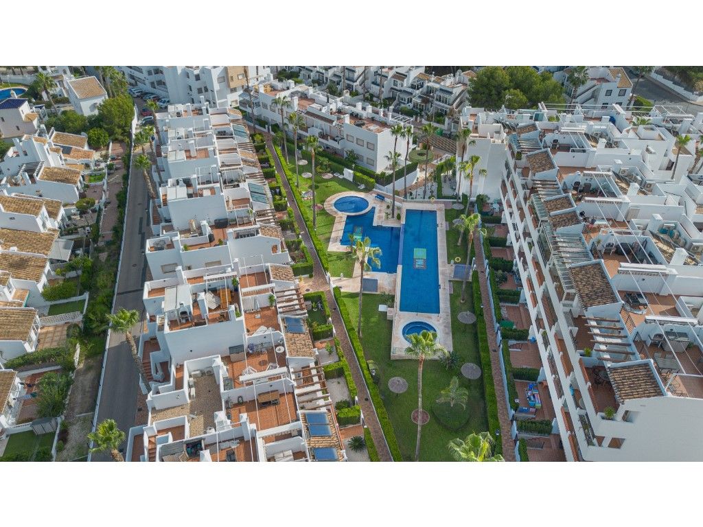 Vista exterior de Apartament en venda en Orihuela amb Jardí privat