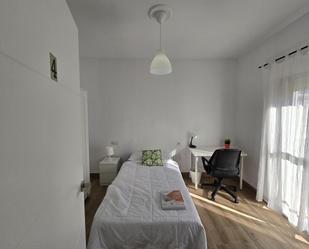 Bedroom of Flat to share in  Sevilla Capital  with Air Conditioner, Terrace and Balcony