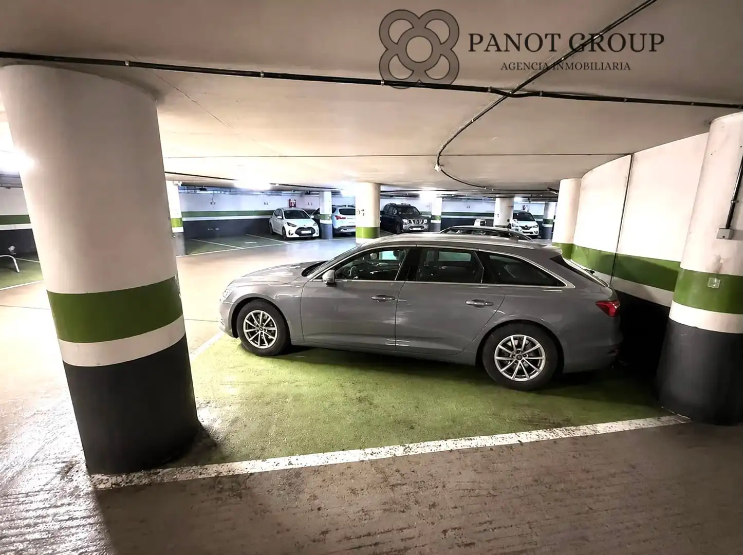Parking de Dúplex en venta en Barcelona con Aire acondicionado, Calefacción y Terraza