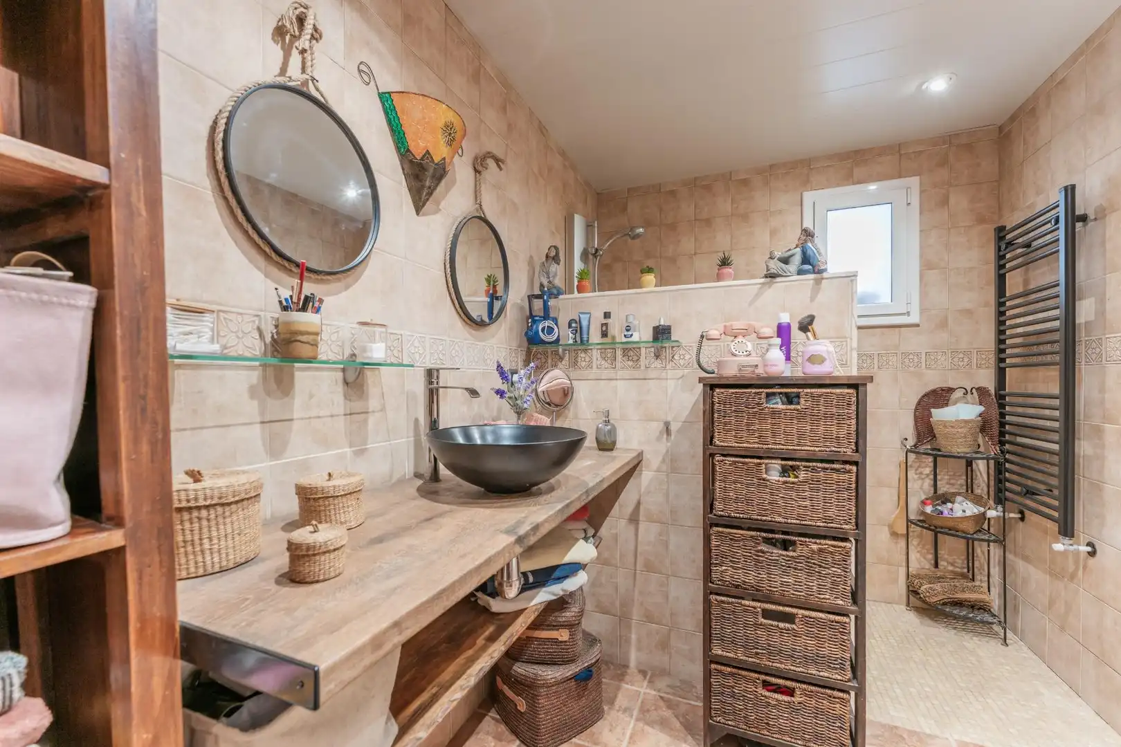 Baño de Casa adosada en venta en Bigues i Riells del Fai con Aire acondicionado, Calefacción y Jardín privado