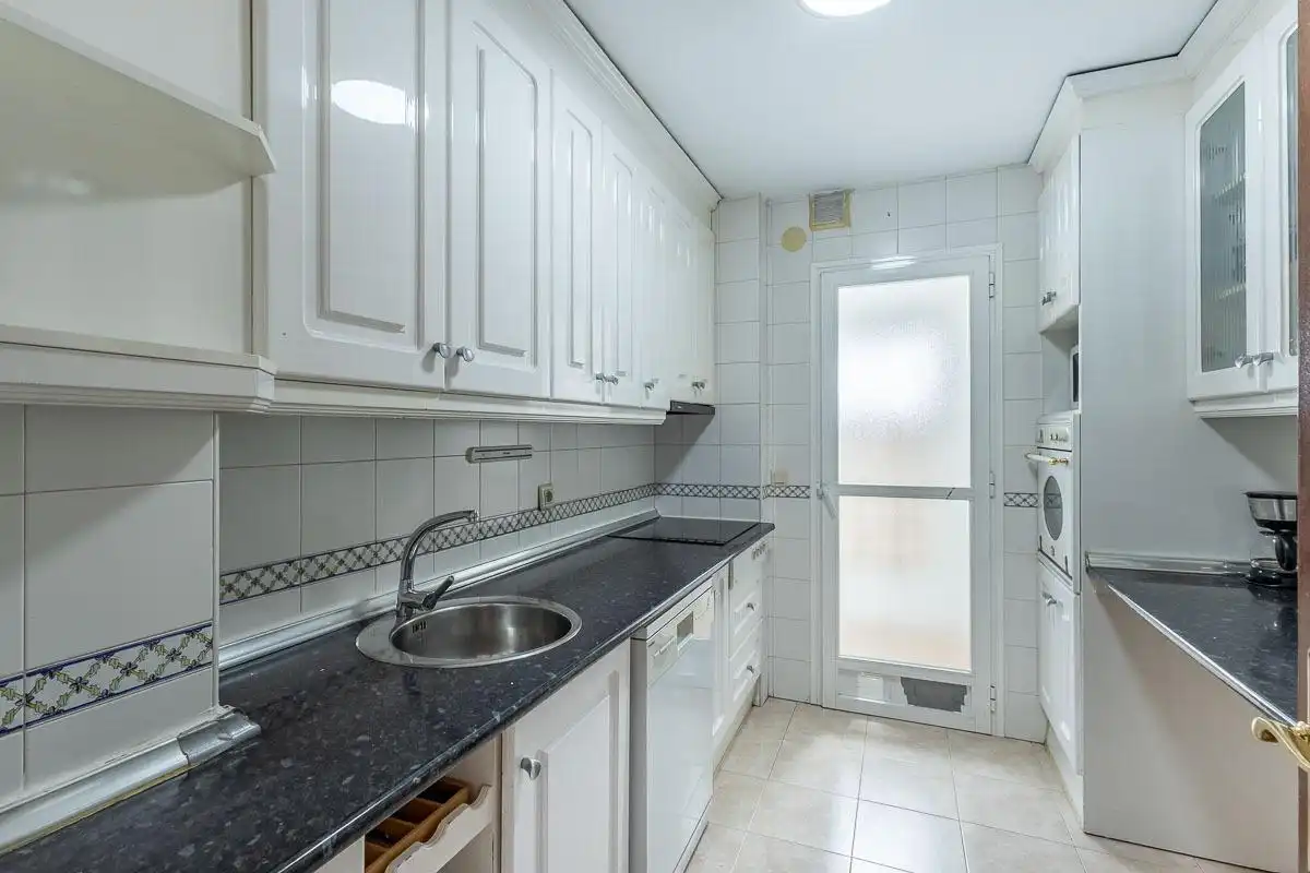 Kitchen of Flat for sale in Granada  with Balcony