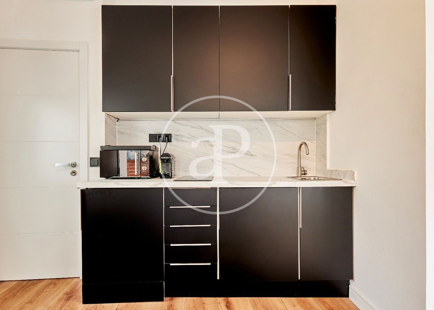 Cuina de Loft de lloguer en  Madrid Capital amb Aire condicionat, Calefacció i Moblat
