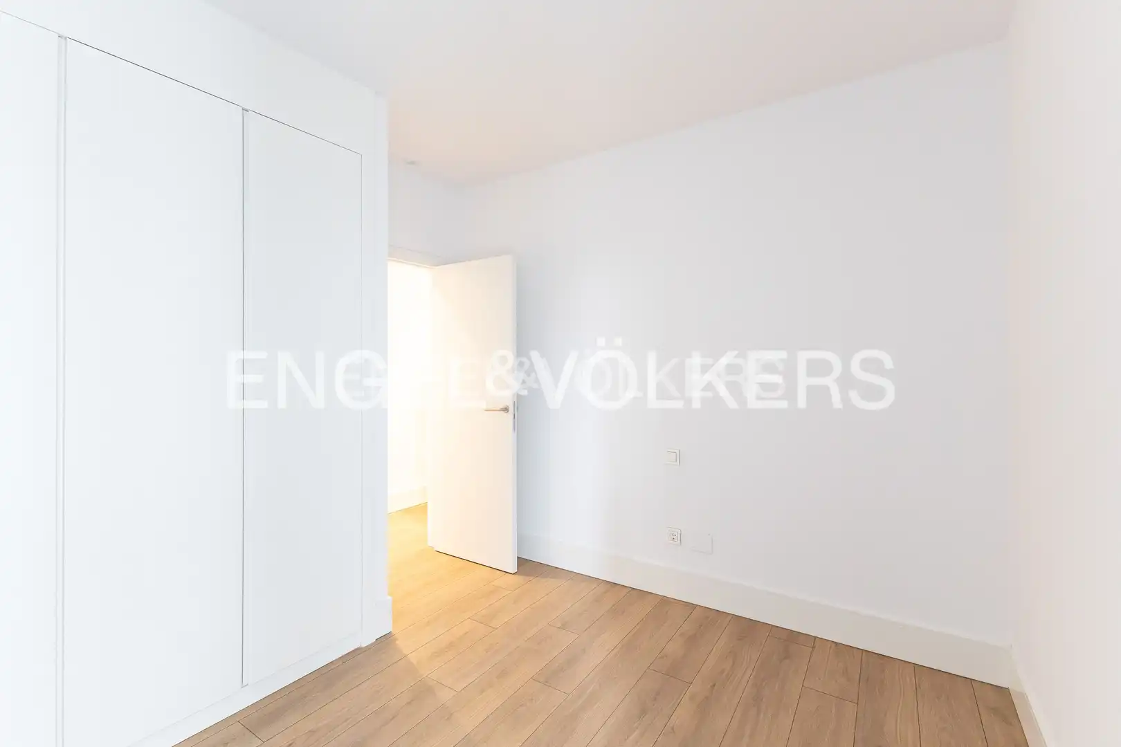 Bedroom of Flat for sale in Madrid  with Air Conditioner, Heating and Storage room
