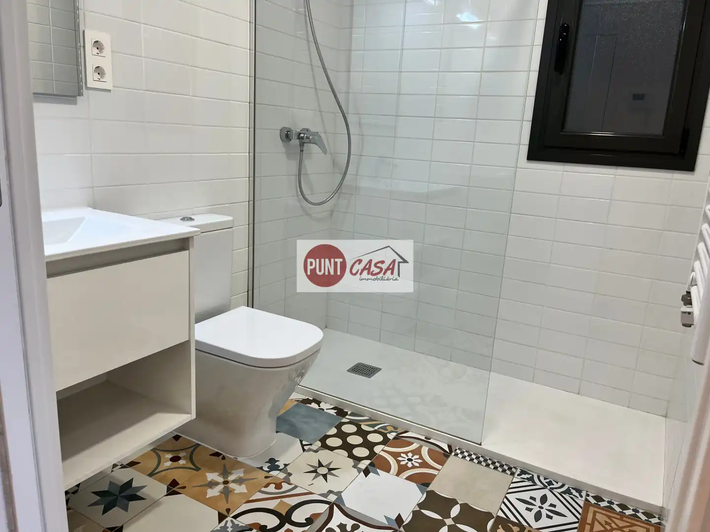 Baño de Piso de alquiler en Lleida con Calefacción, Parquet y Horno
