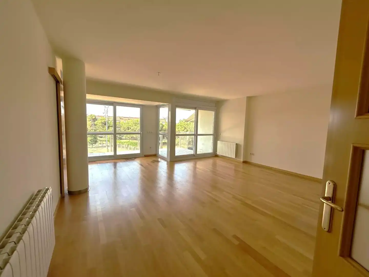 Wohnzimmer von Wohnung zur Miete in Girona mit Klimaanlage, Heizung und Parkett