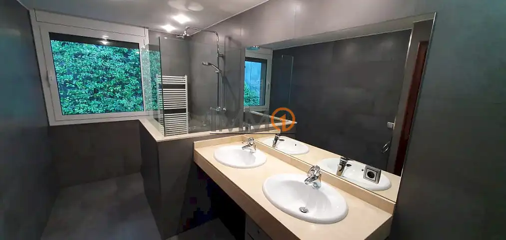 Casa aparellada en venda a Centro, imagen 18