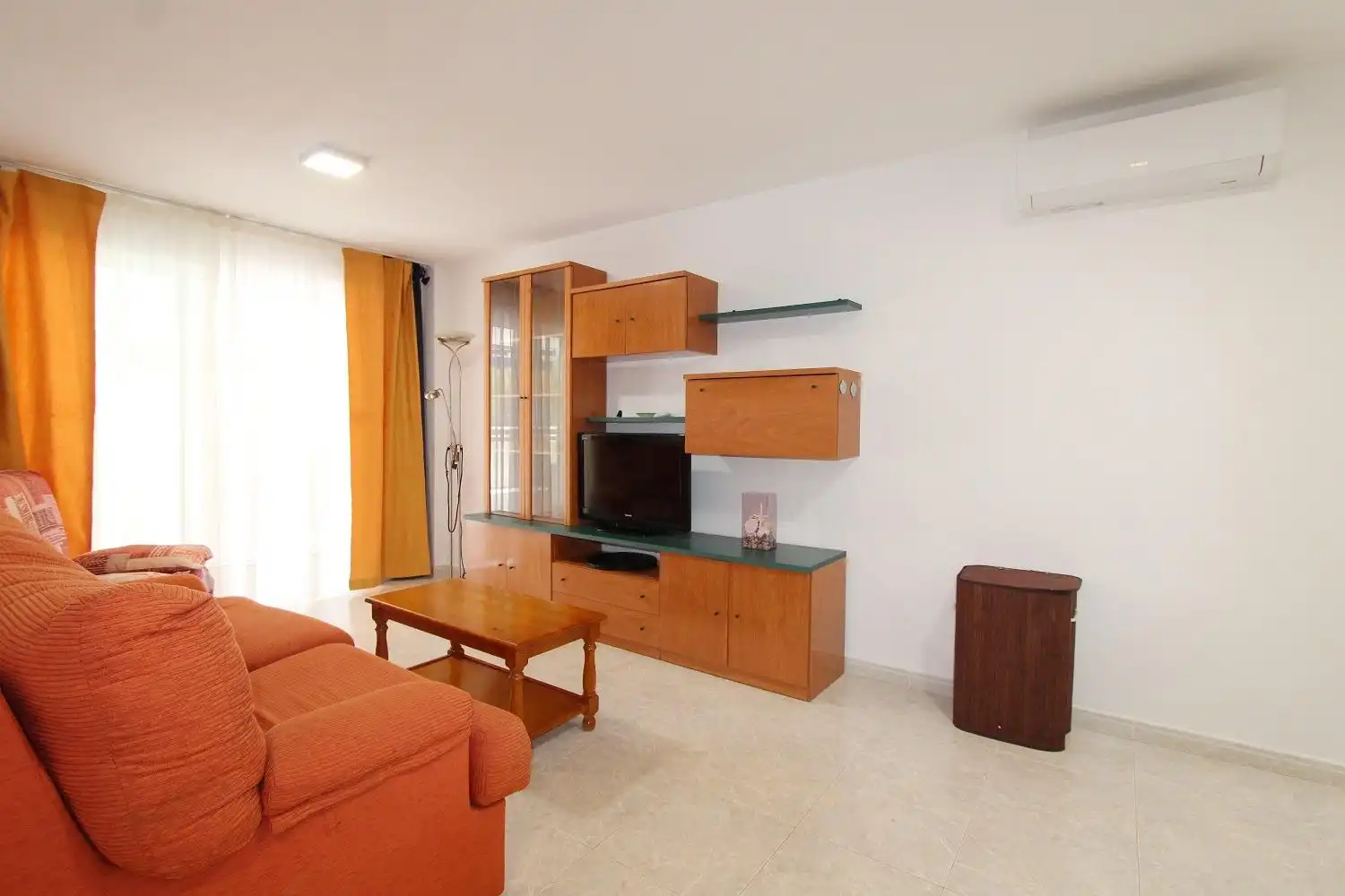 Living room of Flat for sale in Oropesa del Mar / Orpesa  with Air Conditioner, Terrace and Storage room