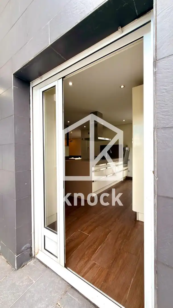 Cuina de Casa o xalet en venda en Oviedo  amb Calefacció, Parquet i Terrassa