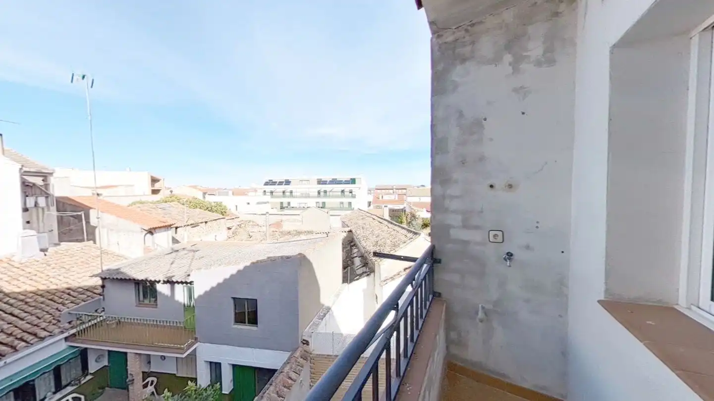 Vista exterior de Piso en venta en Navahermosa con Calefacción, Terraza y Amueblado