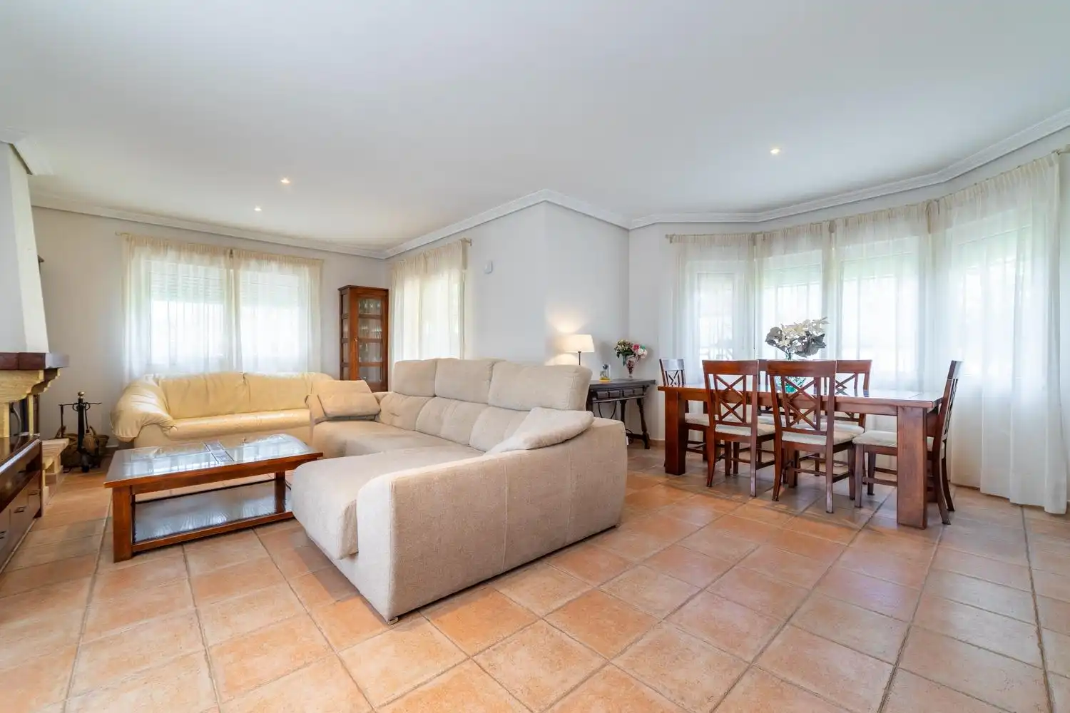 Sala d'estar de Casa o xalet en venda en Valdemorillo amb Piscina comunitària