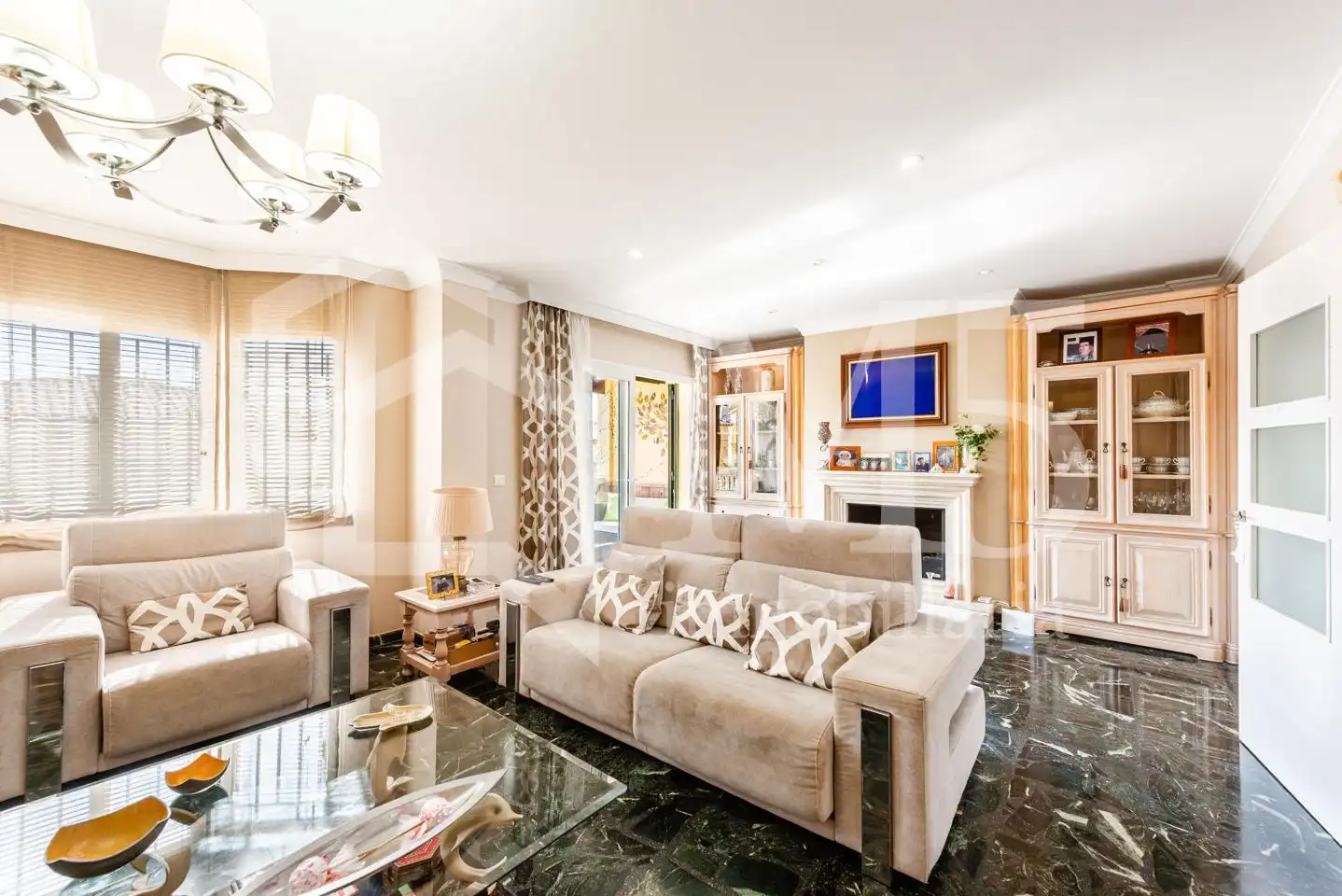 Sala d'estar de Casa adosada en venda en Vélez-Málaga amb Aire condicionat, Jardí privat i Terrassa