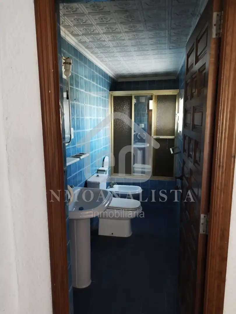 Bathroom of Houses for sale in Requena  with Terrace and Balcony