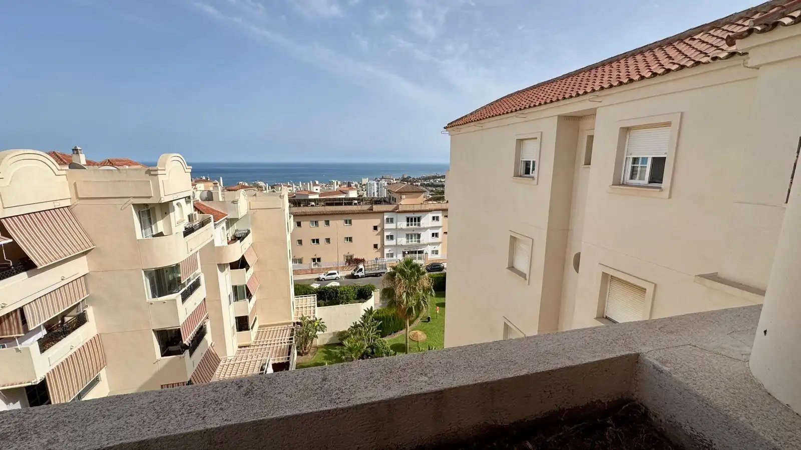 Vista exterior de Ático en venta en Benalmádena con Aire acondicionado, Terraza y Piscina comunitaria