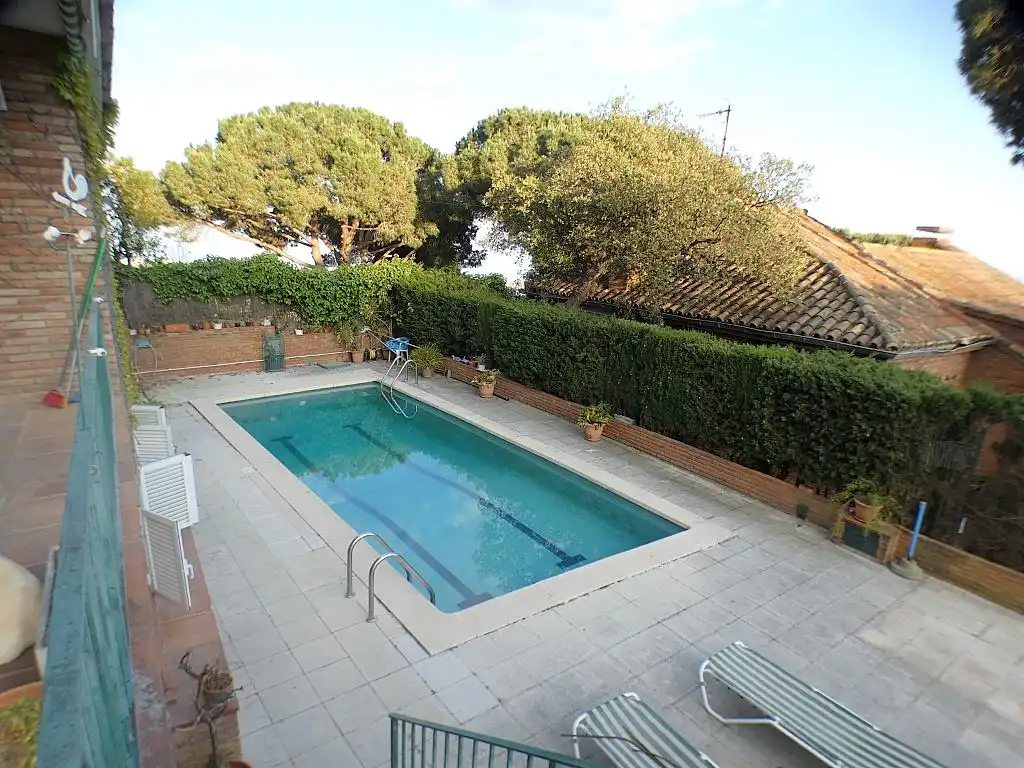 Piscina de Casa o chalet en venta en Premià de Dalt con Calefacción, Jardín privado y Parquet