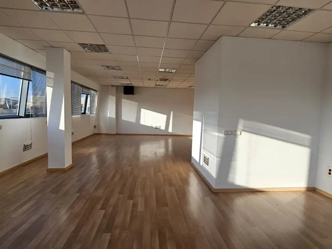 Oficina de lloguer en Peligros amb Aire condicionat, Calefacció i Terrassa