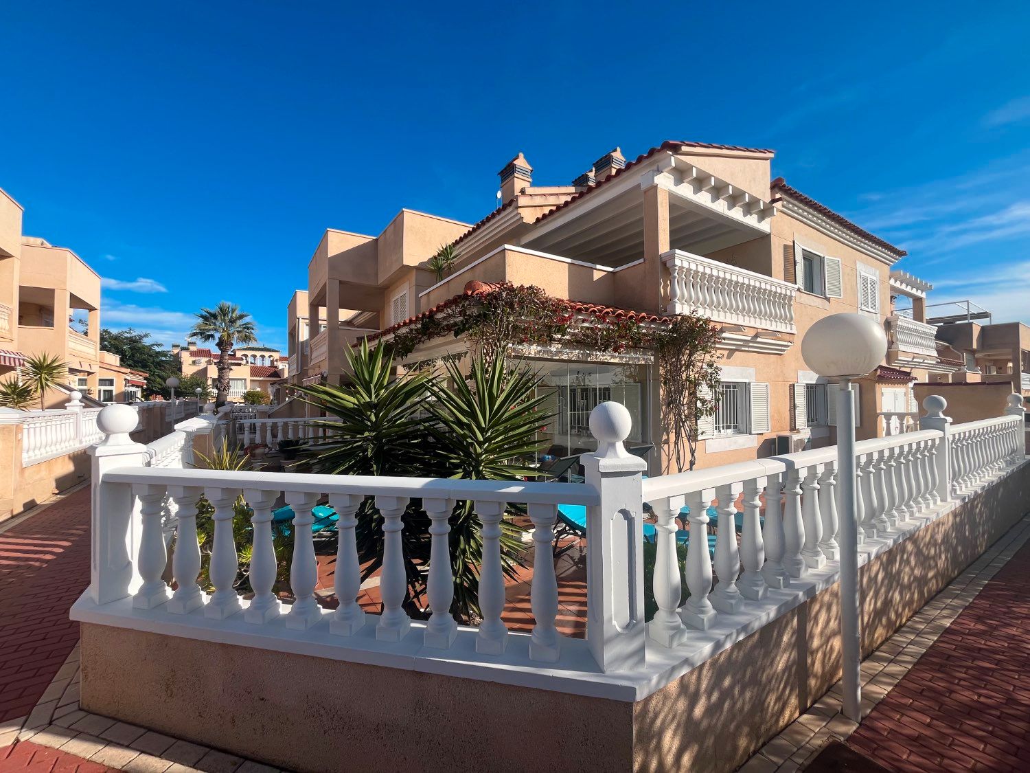 Vista exterior de Dúplex en venda en Orihuela amb Aire condicionat, Calefacció i Piscina