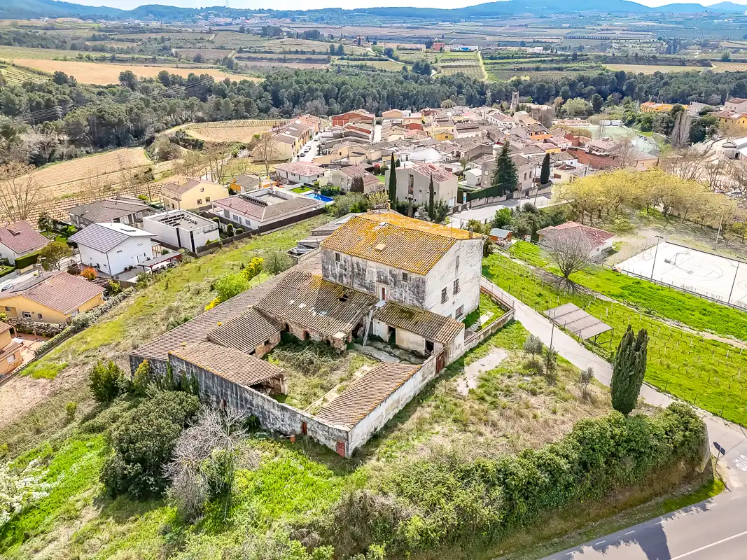 Country house zum Verkauf in Subirats mit Privatgarten und Balkon