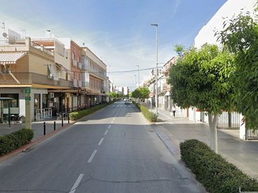 Local comercial de lloguer a Avenida Primero de Mayo 68