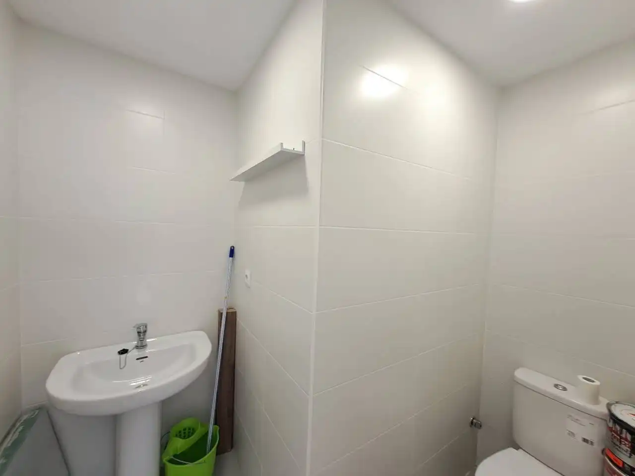 Bathroom of Commercial properties for rent in Burgos