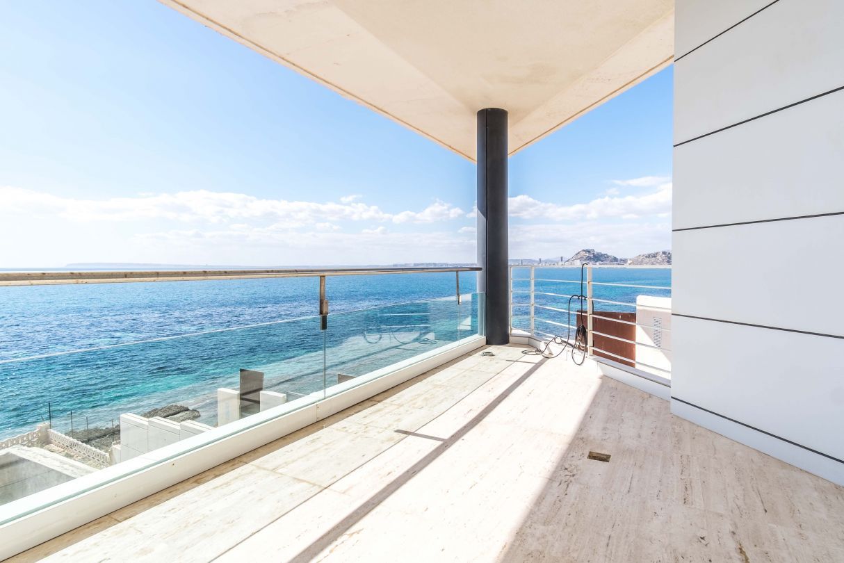 Terrassa de Casa o xalet en venda en Alicante / Alacant amb Aire condicionat, Calefacció i Jardí privat