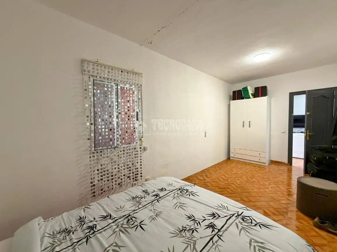Dormitori de Casa o xalet en venda en Villa del Prado amb Aire condicionat i Piscina