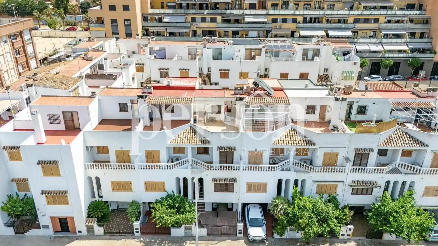 Vista exterior de Casa o chalet en venta en Valencia con Jardín privado y Terraza