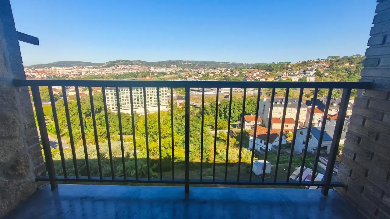 Terraza de Dúplex de alquiler en Barbadás con Calefacción, Parquet y Amueblado