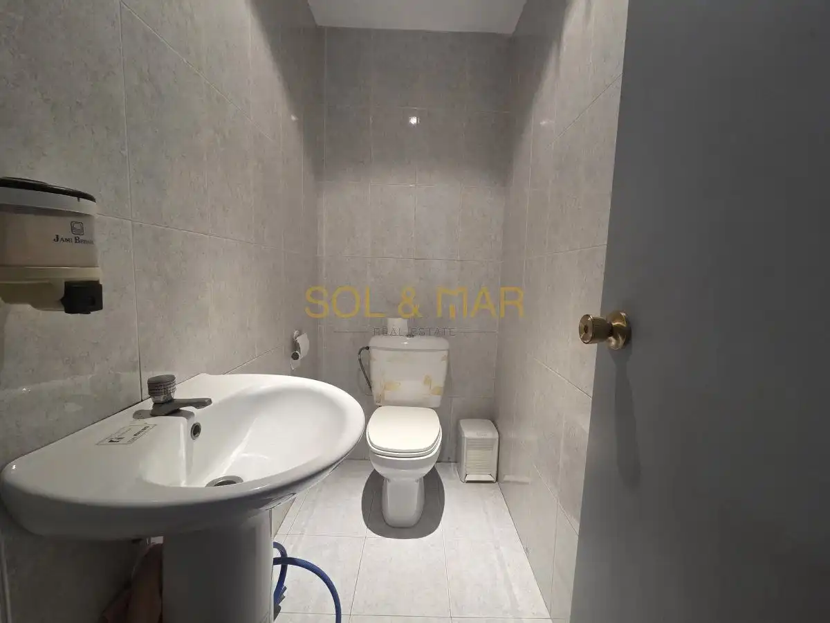 Baño de Local en venta en Torremolinos con Aire acondicionado