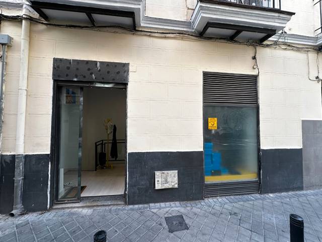 Local comercial en Venta en Calle de Rafael Juan y Seva, 4 en Fuente del Berro